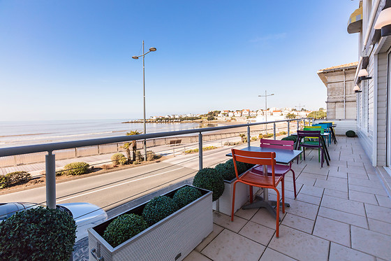 Hotel The Originals Royan Miramar - photo 1