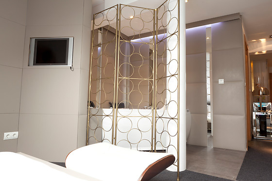AB DESIGN SUITES & RESIDENCE - photo 2