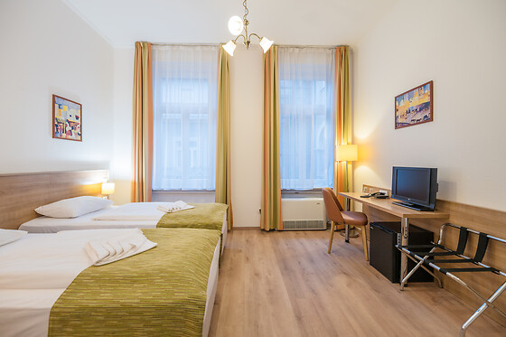 Baross City Hotel - photo 2